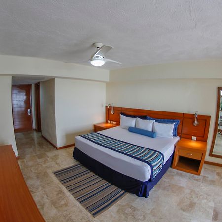 Plaza Pelicanos Grand Beach Resort All Inclusive Пуерто-Вальярта Екстер'єр фото